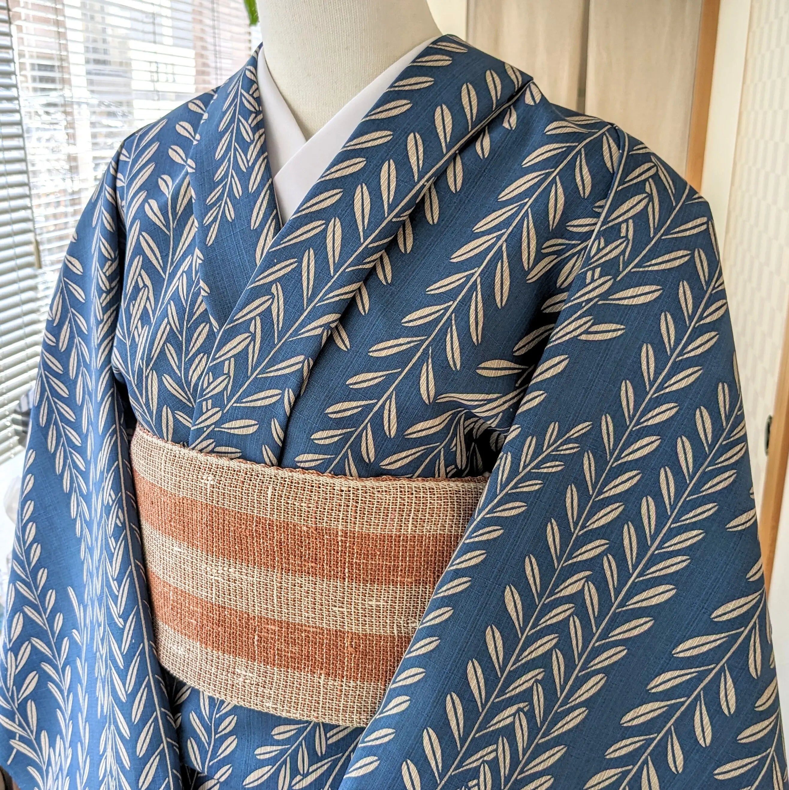 ゑり善 付け下げ 刺繍 桔梗 抽象花 絞り 籠目地紋 着物 104a d ゑり善 付け下げ 刺繍 桔梗 抽象花 絞り 籠目地紋 着物 104a d